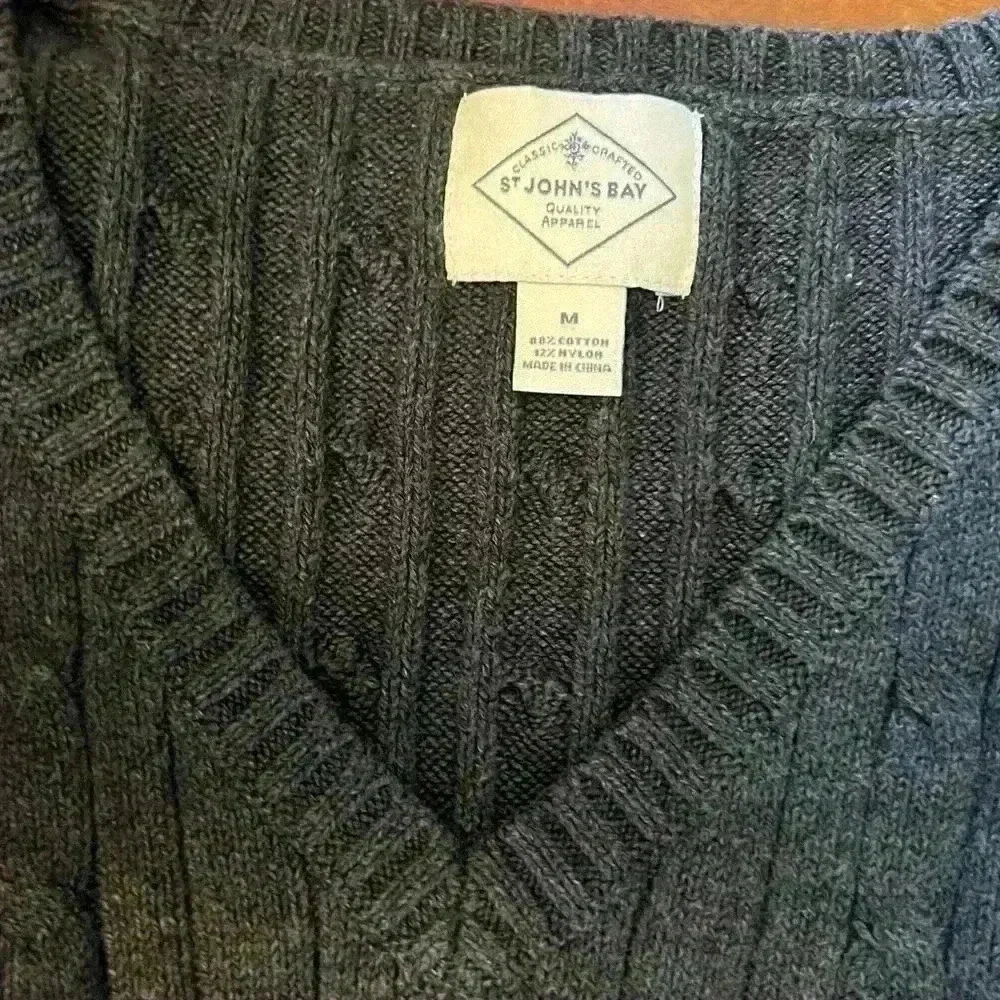St Johns Bay Grey V neck sweater Women’s medium Cotton